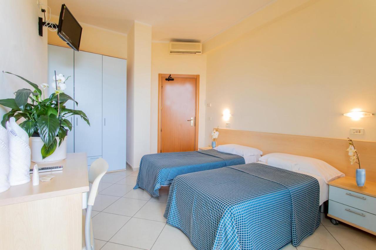 Hotel Fantasy Rimini Exterior photo