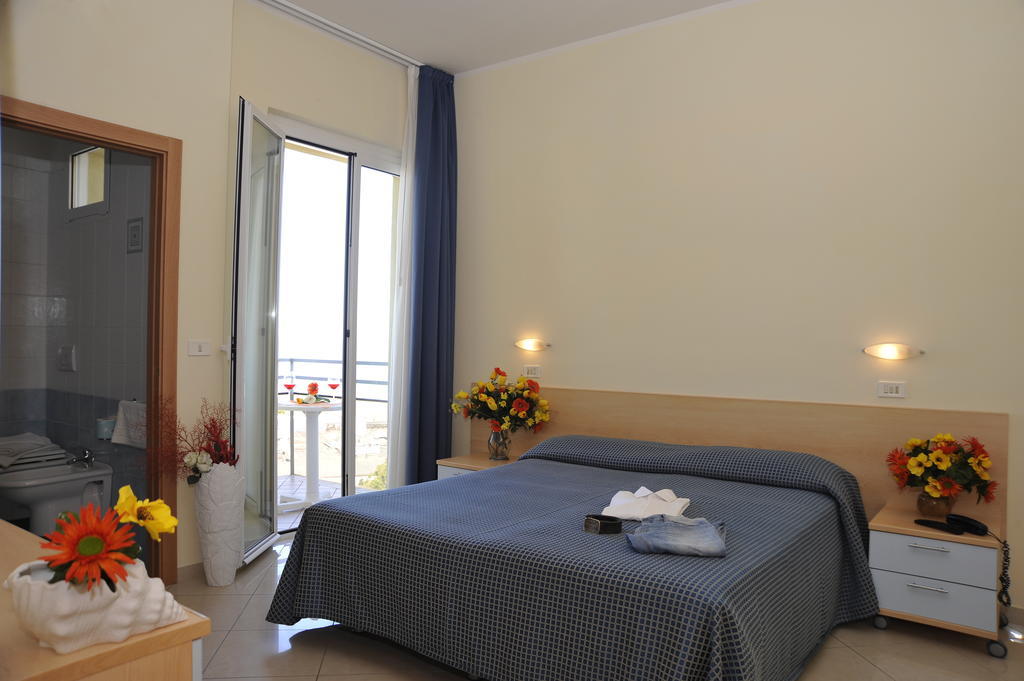 Hotel Fantasy Rimini Room photo