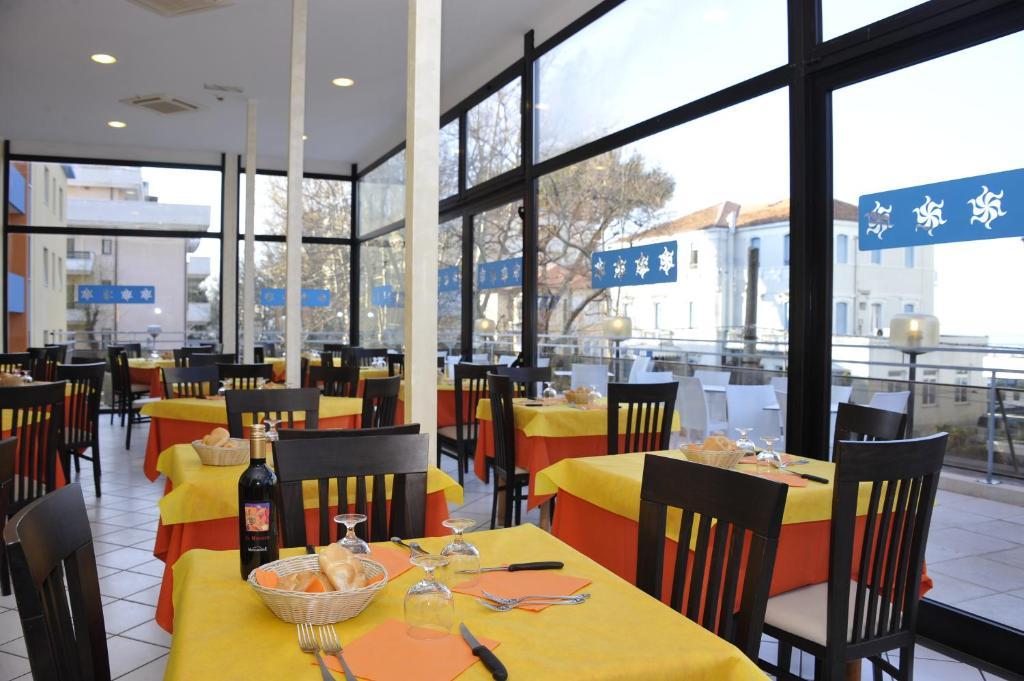 Hotel Fantasy Rimini Exterior photo