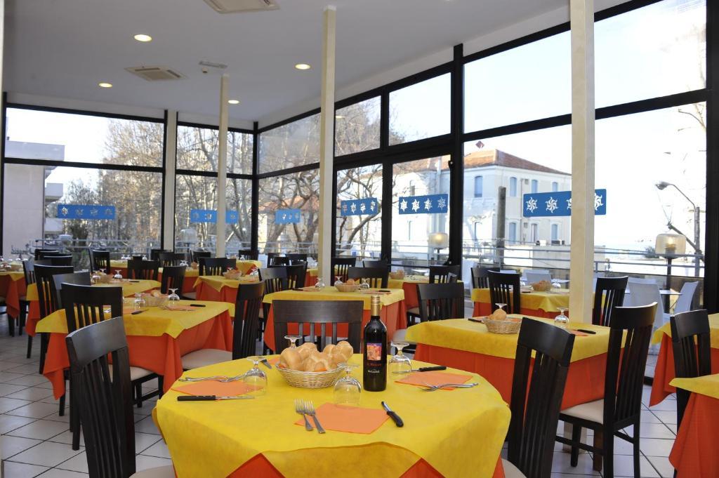 Hotel Fantasy Rimini Exterior photo