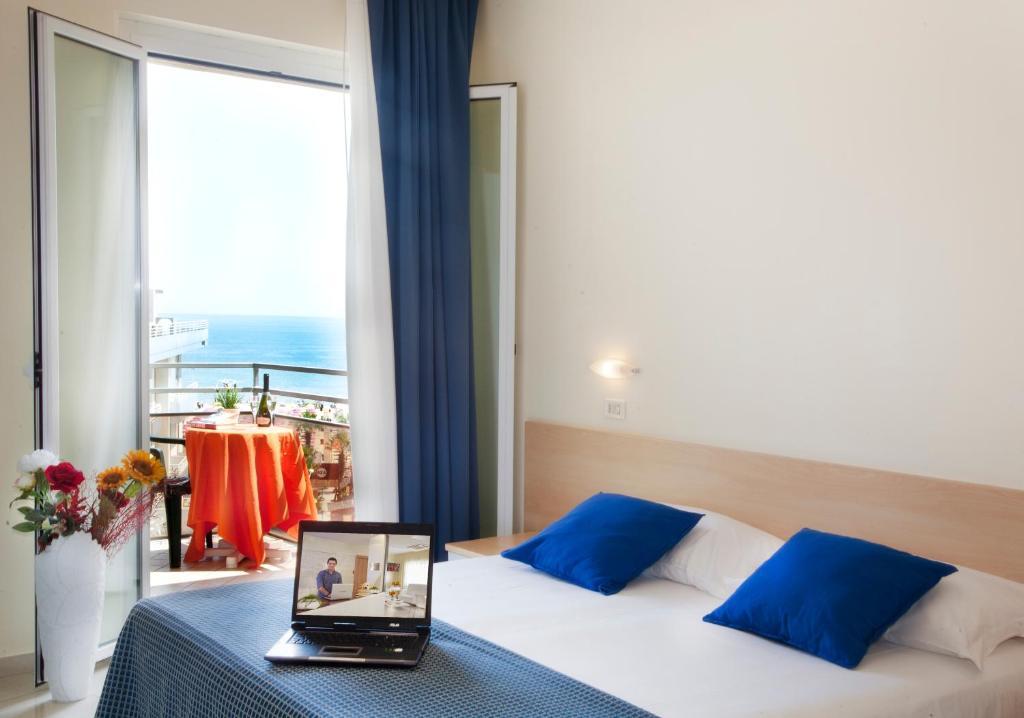Hotel Fantasy Rimini Exterior photo