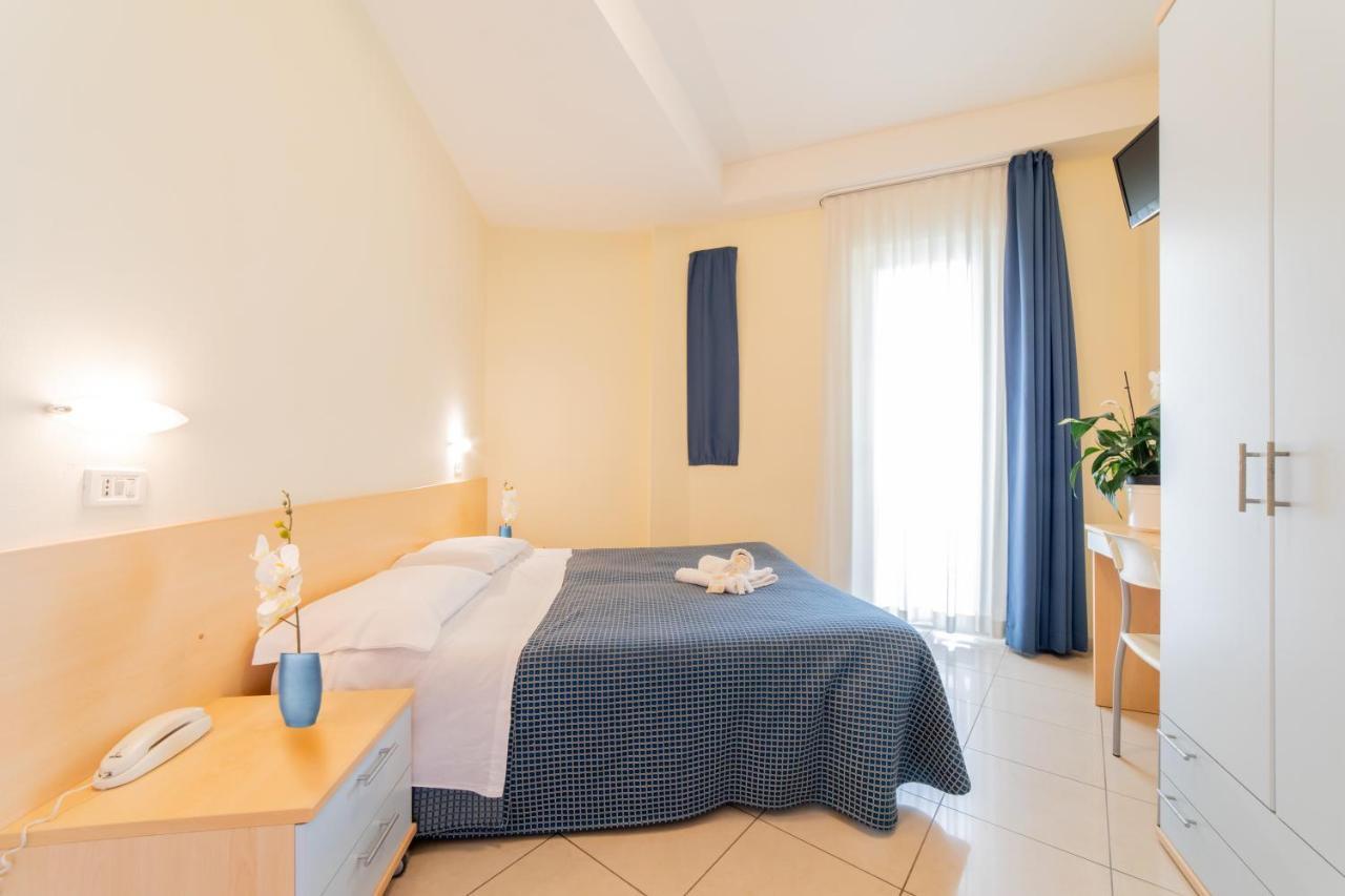 Hotel Fantasy Rimini Exterior photo
