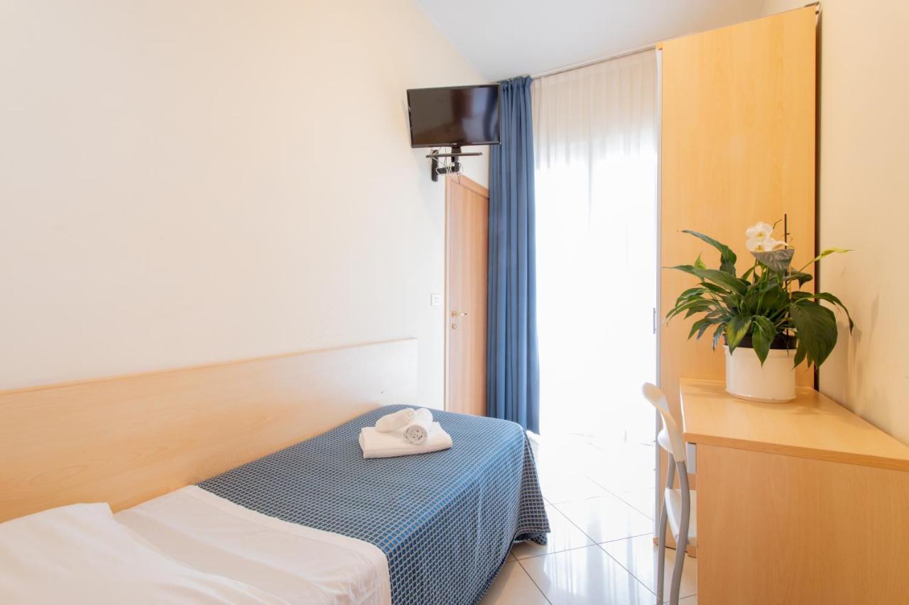 Hotel Fantasy Rimini Exterior photo